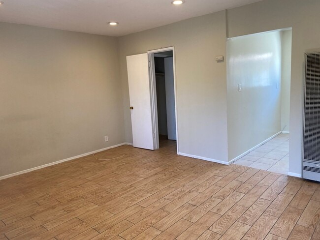 Photo - 220 W Spazier Ave Unidad 220 #H