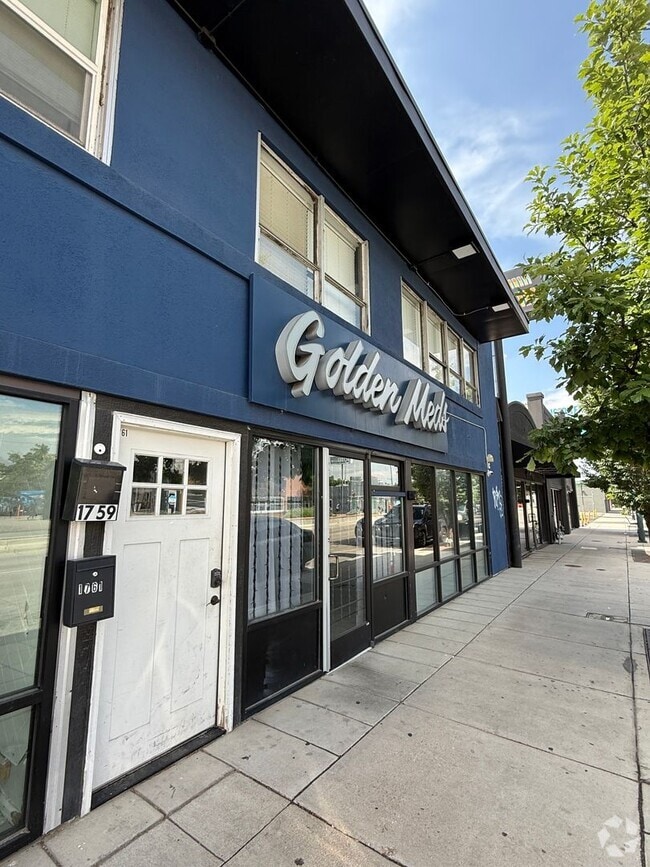 Building Photo - MOVE-IN READY Cozy Studio on South Broadway!! Rental