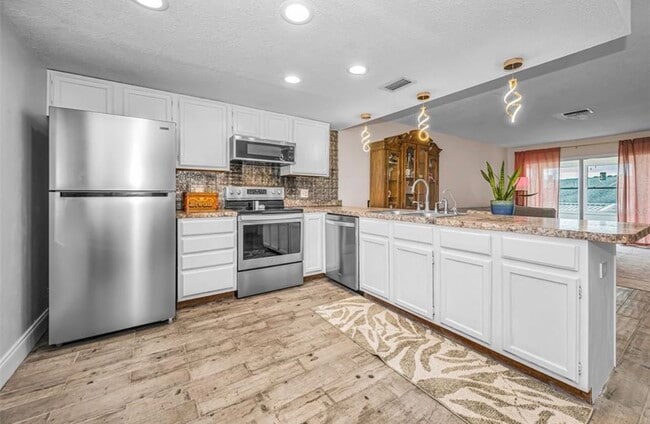 Photo - 2263 Bancroft Cir N
