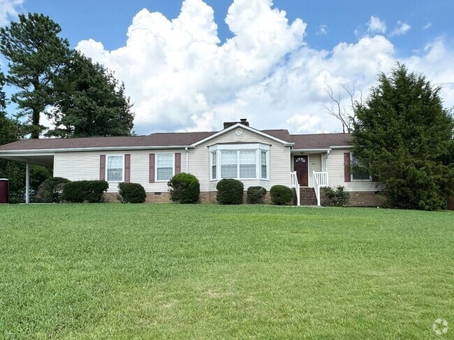 Building Photo - 3-Bedroom Ranch-style Home near Guilford C...