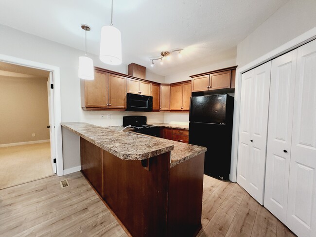 Building Photo - 2565 Hanna Crescent NW