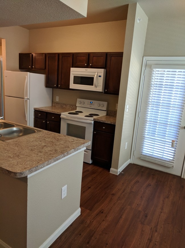 Spacious Kitchen - 1015 Gilmer Rd Unit 124