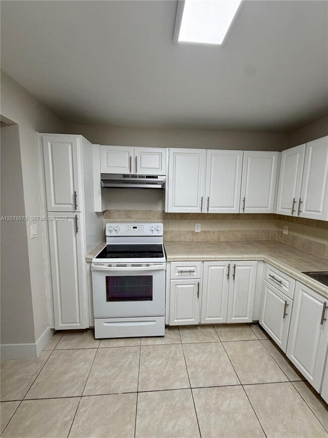 Photo - 2025 NE 164th St Unidad 608