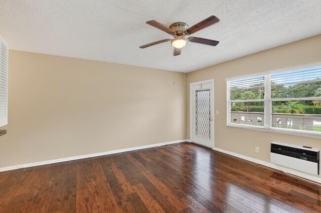 Photo - 105 Dorset C