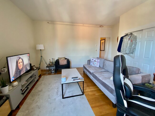 913 Boylston St Unit 4