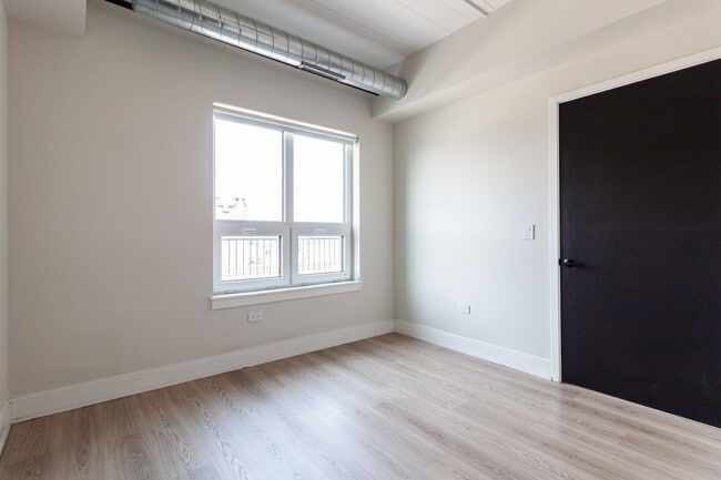 Photo - 941 W Belmont Ave Unit 941 West Belmont Avenue