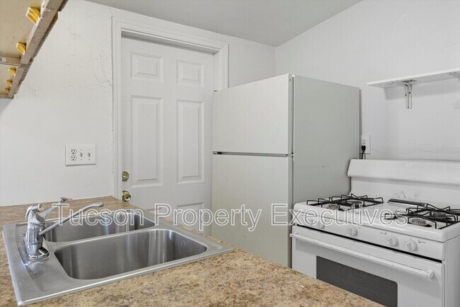 Photo - 1662 N Beverly Ave