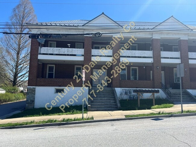 Building Photo - N Franklin St 423-425 Unit Apt 4
