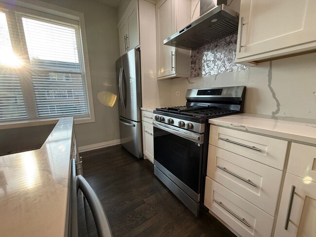 Photo - 7427 W Addison St