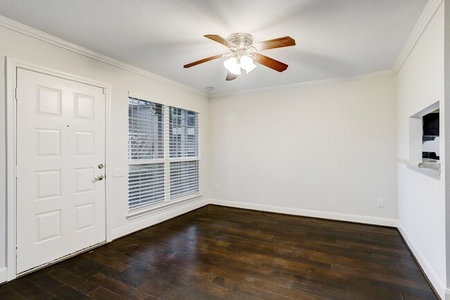 Building Photo - 1880 White Oak Dr Unit True