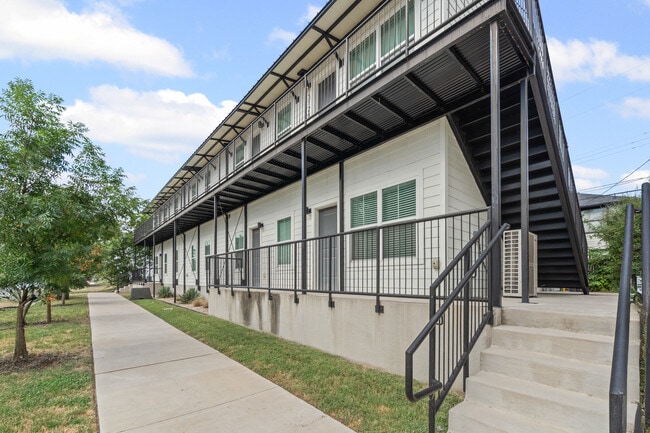 Building Photo - 3124 Lubbock Ave Rental