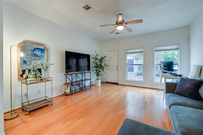 Photo - 2206 Naomi St