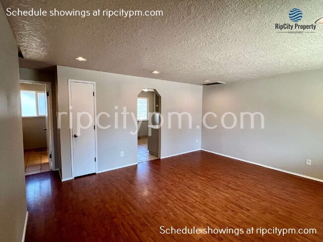 Building Photo - 132 NE Liberty Ave Rental