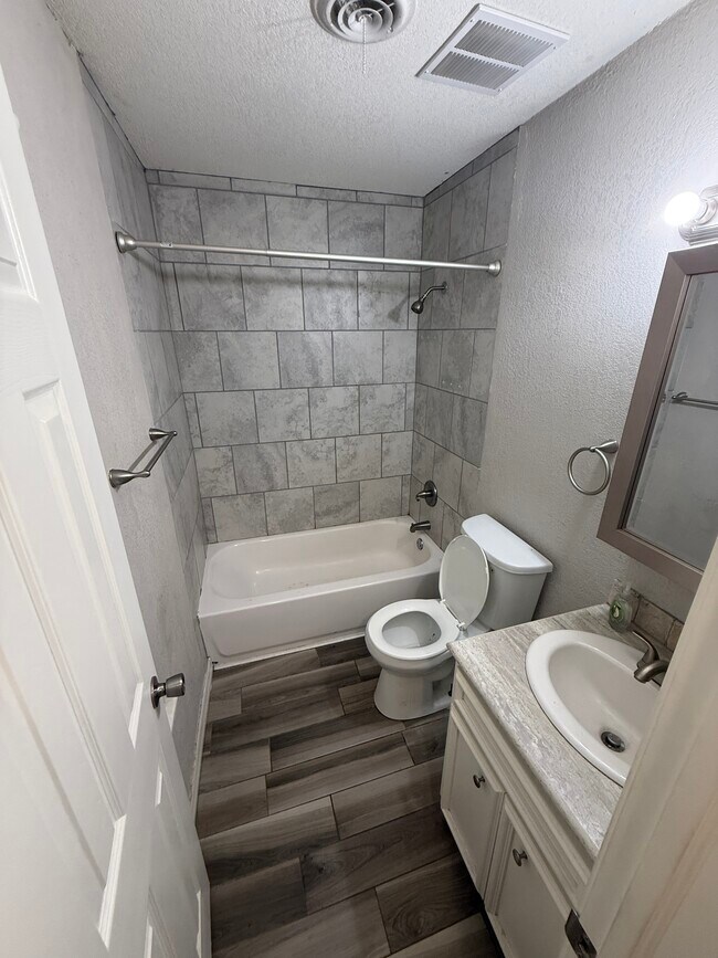 Photo - 819 Hardy Springs Cir Unit A