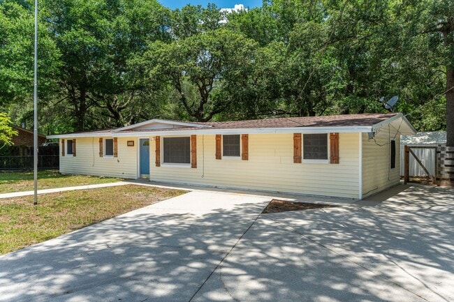 Photo - Updated home in Fort Walton Beach!