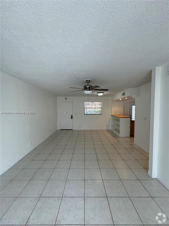 Building Photo - 9150 NW 38th Dr Unit 110 Rental