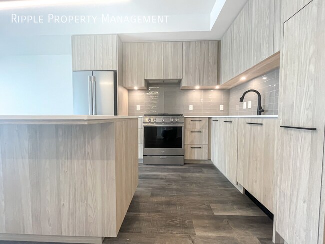 Photo - 1 BED+ DEN/ 1 BATH APARTMENT IN THE COMMUNITY OF HILLHURST