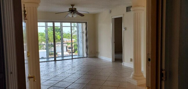 Photo - 3040 NE 16th Ave Unidad 303