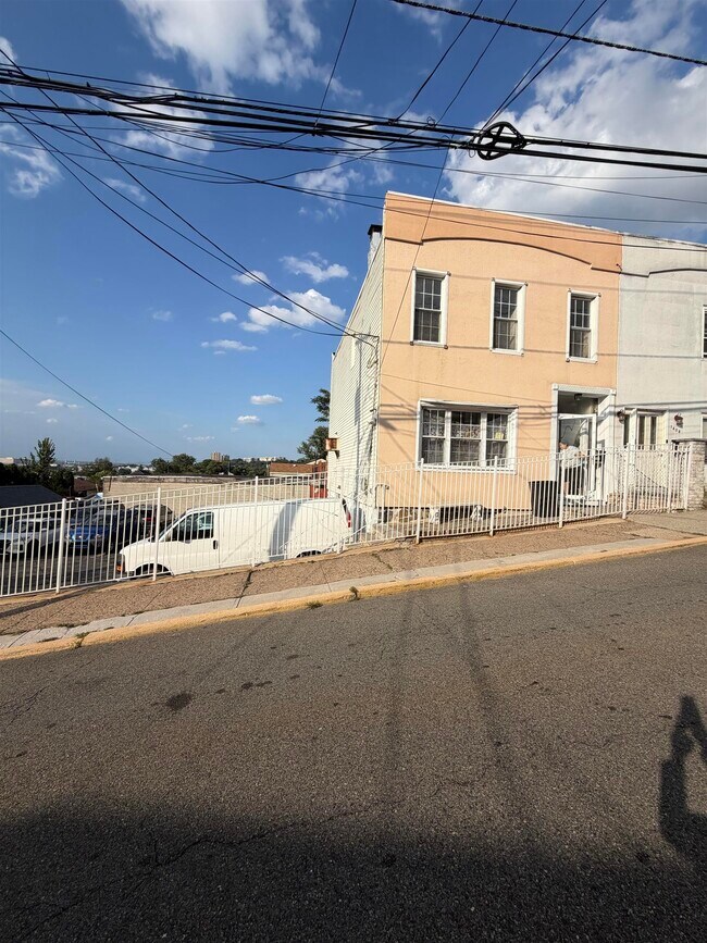 1410 37th St
