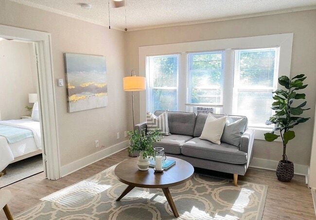 Photo - 301-307 N Gladstone Blvd - 307-32