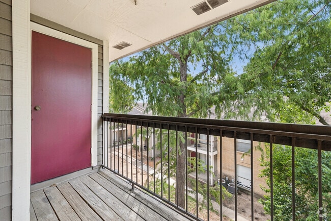 Apartment 2BR, 1BA - 912SF - View