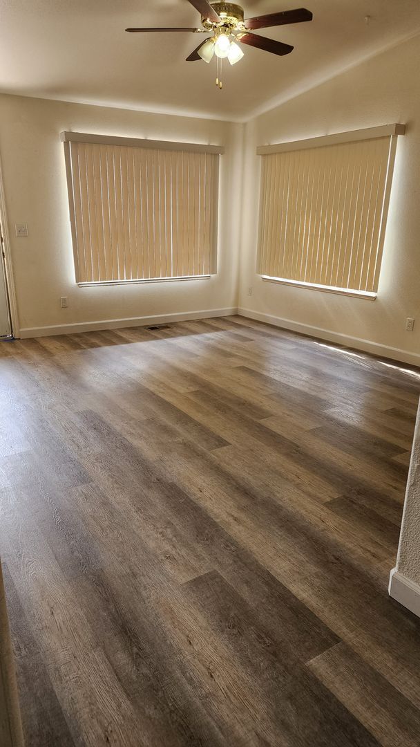 Building Photo - 5921 Begonia Ct