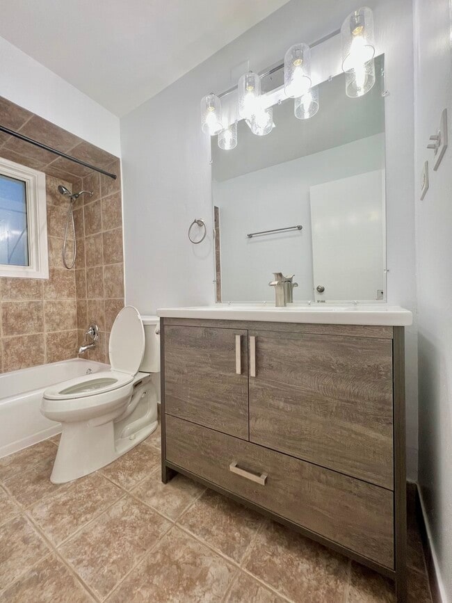 Photo - 547 Sheridan Rd Unit 2W