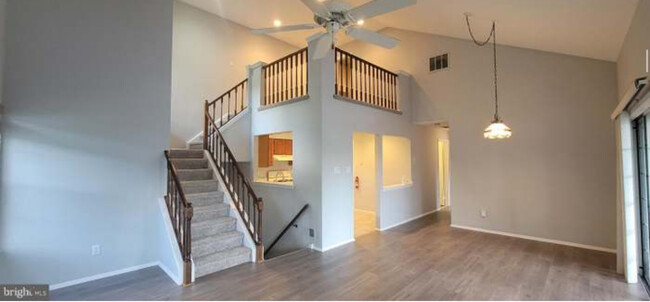 Living room with new carpet loft - 358 Andover Plz Unidad 358 Rental