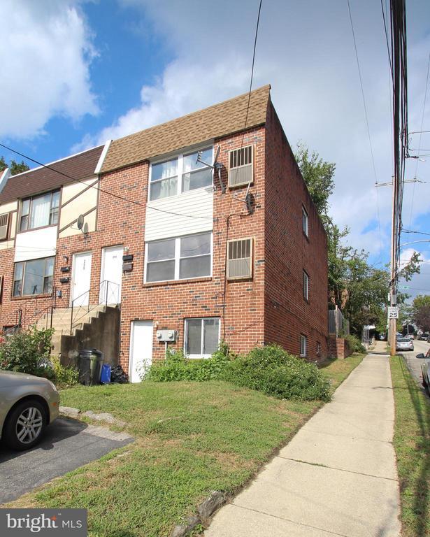 Building Photo - 298 Greenough St Rental