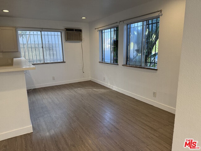 Photo - 1505 S Dunsmuir Ave