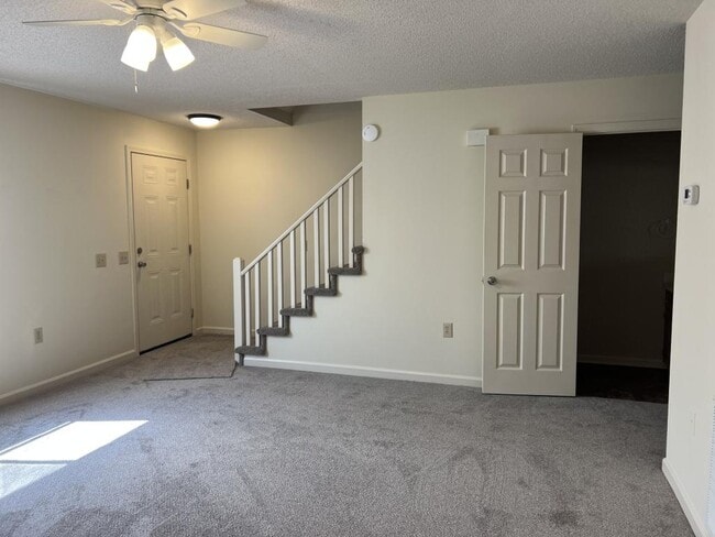 Photo - 141 Rolling Oaks St