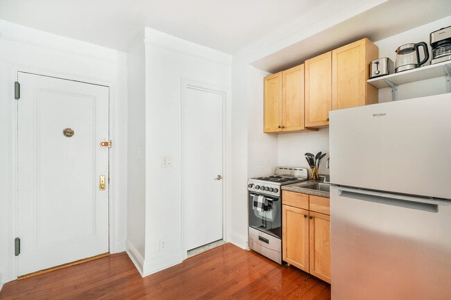 Photo - 444 W 48th St Unit ID1039036P