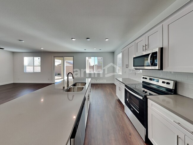 Photo - 4812 Blushing Star St