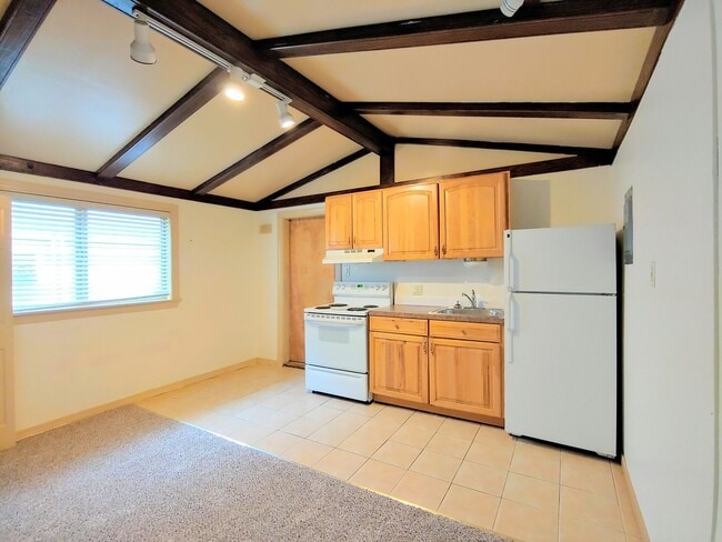 Photo - 258 E Newton St Unit Apt 2