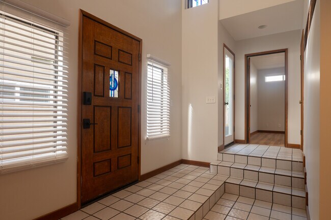 Photo - 1834 Rhodes St