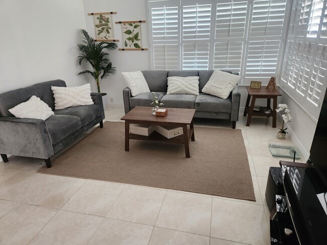 Photo - 1352 Parkside Dr