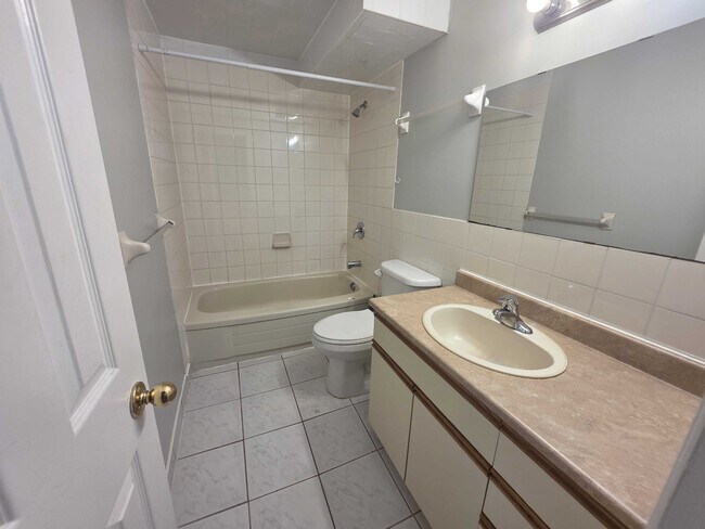 Photo - 334 University Ave Unit 1