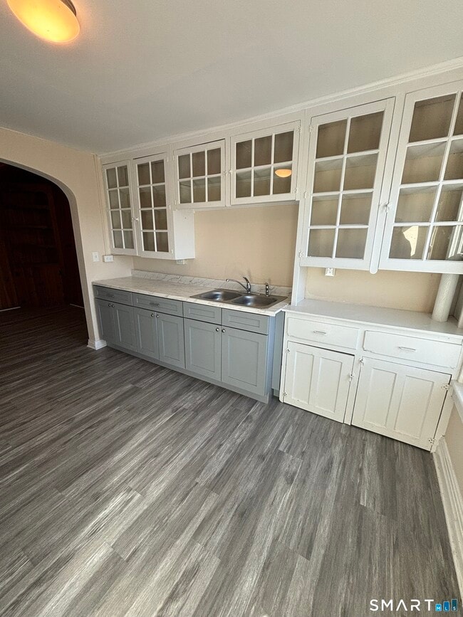 Building Photo - 409 Main St Unit 9