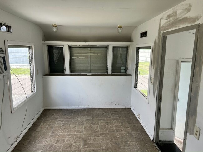 Photo - 147 Southland Ct