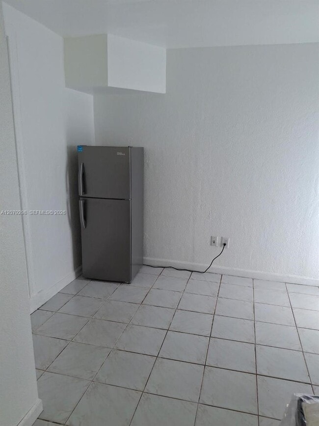 Building Photo - 735 Sultan Ave Unit 1