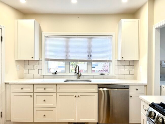 Building Photo - 57 Winthrop Rd Unit 2