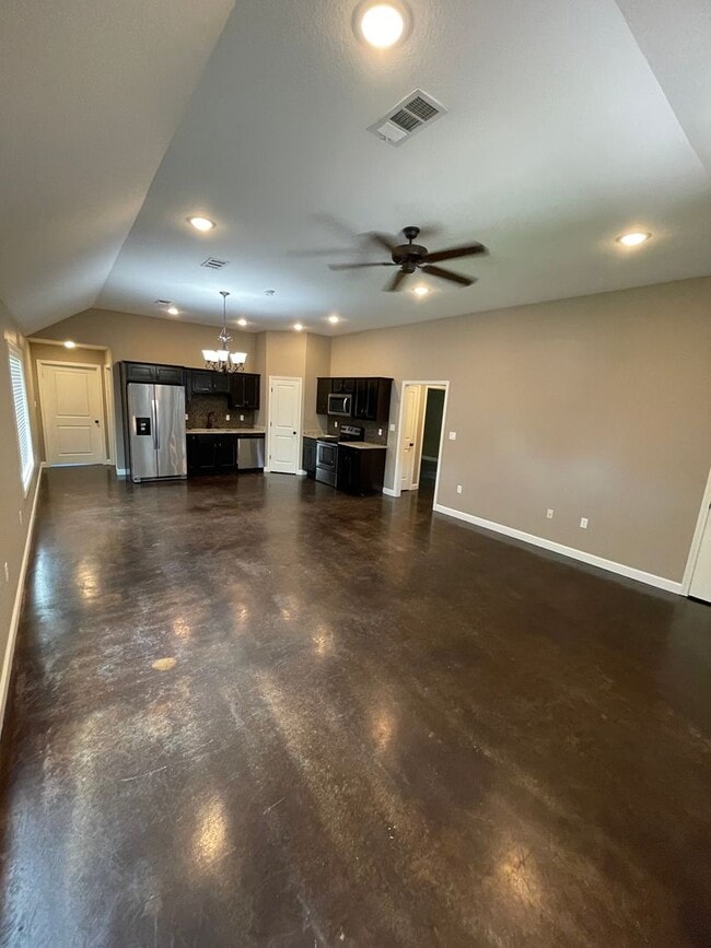 Building Photo - 333 Wolf Den Dr Rental