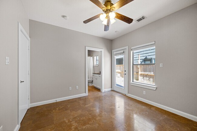 Photo - 1102 Patterson St