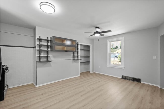 Photo - MOVE IN SPECIAL! SCORE HALF OFF 1ST MONTH'...