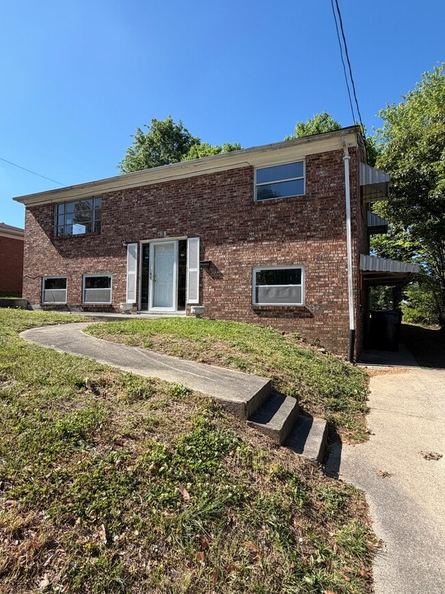 Building Photo - 639 Holbrook St