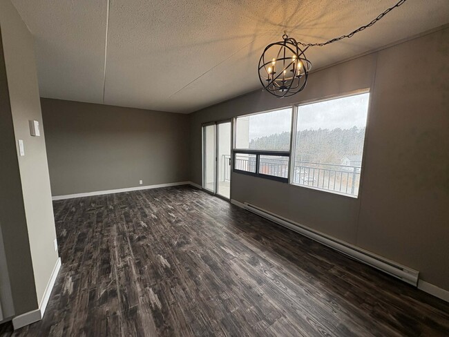 Building Photo - 411 Ellerdale St Unit 510