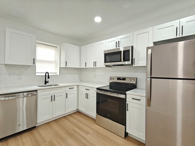 Photo - 143 N Conestoga St