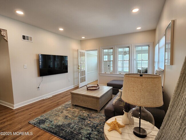 Photo - 6 Avenel Blvd