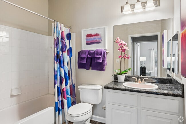 2BR, 2BA - 1,076SF - Primary Bathroom