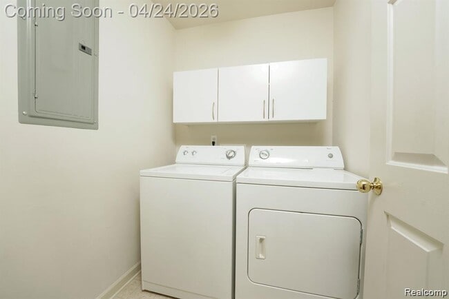 Photo - 4341 Deeside Dr